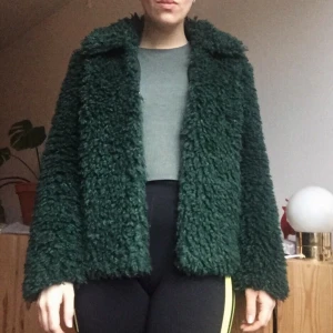 Mossgrön teddyjacka - Superfin jacka, storlek 36. 