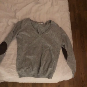 Stickad tröja Vringad - Supersnygg till en kort kjol!