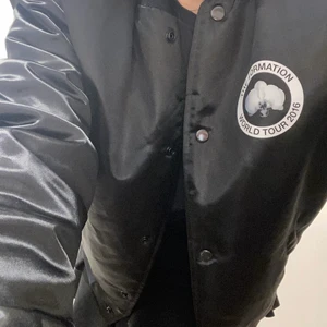 Beyonce Bomberjacka - Säljer min älskade jacka jag köpte när Beyonce var i sverige 2016 då den inte används längre ❤️