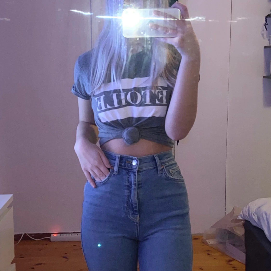 En grå t-shirt - 90