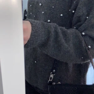 Stickad tröja - Superfin stickad tröja med pärlor på i storlek S!💓 Näst intill oanvänd💓