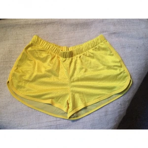  - Träningsshorts från Gina Tricot
Aldrig använda 