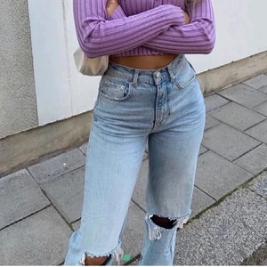 Gina tricot jeans -  ginatricotjeans 90’s highwaisted jeans i storlek 32! Lägg ett bud i kommentarerna (intressekoll)