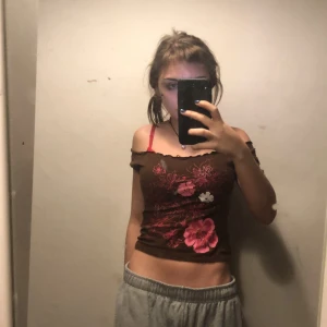 Söt tröja - Ganska liten passar xs aldrig använd