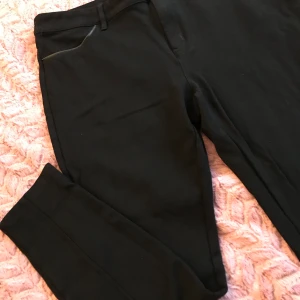 Elastic pants from pregnant girl  - They are super super elastic, so will fit nicely for a girl bigger than me as well. I’m size S/M and I’m wearing on a picture size 44/46. Mint condition, I wore them maybe twice only when I was pregnant. 