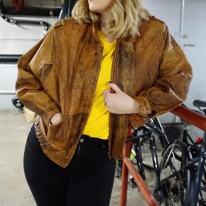 Skinnjacka - Uppskattar att storleken är ca S/M. Modellen på bilden är 170cm