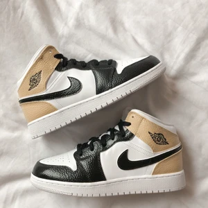 Air Jordan 1 - Kan beställas via insta @bybella.customs ❣️ finns i alla storlekar 