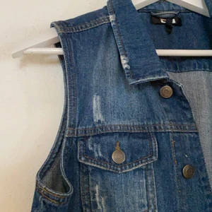 Jeansväst  - Cool jeansväst från bikbok❤️ jag kan stå för frakten 