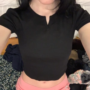 Toppar - Två likadana toppar. Svarta använd en gång och den rosa aldrig använd! 90kr st inkl frakt🖤💖