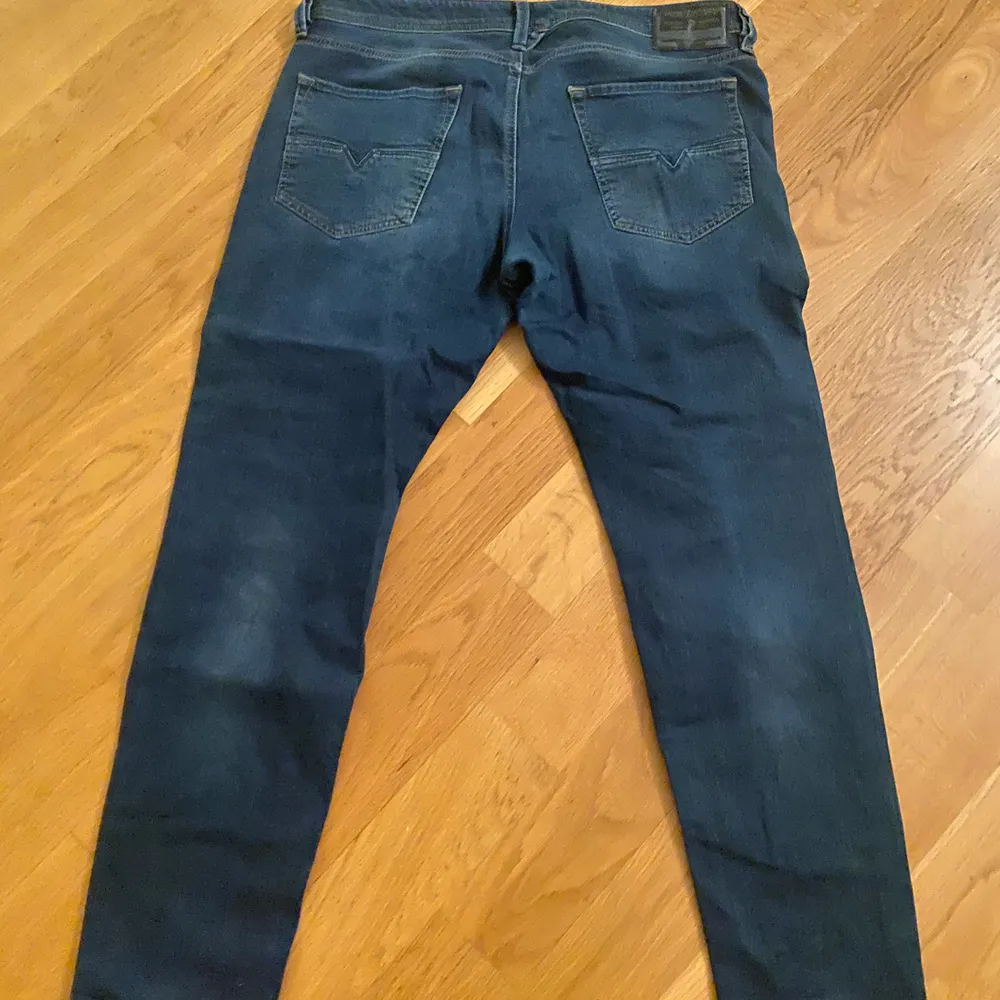 Enkla men fina jeans från Diesel.                                               W36 L32, straight leg.                                                                 Originalpris - 1,200kr. Jeans & Byxor.