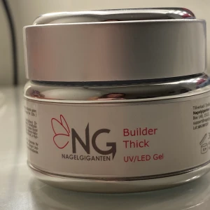 Builder Thick (UV/LED gel) - Säljer dette gelet för att jag har en likadan och råkade beställa fel. Den e oöppnad och har sönkt priset mycket! Ord pris. 188+frakt!