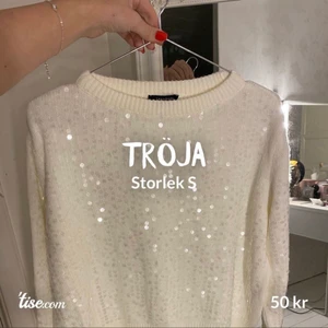 Tröja - Superfin stickad, lite tunnare tröja med detaljer av paljetter framtill✨ Oanvänd🤍  Köparen betalar frakt 📦 