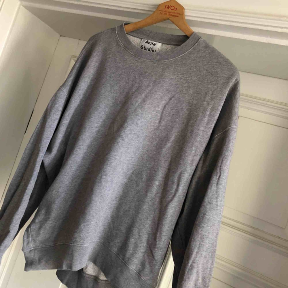 Acne Studios - Grey Beta Fleece Oversized Sweatshirt PSS14 - Kan hämtas i  Uppsala eller skickas mot fraktkostnad