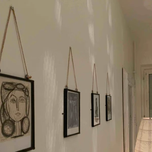  - Säljer två stycken tavelramar för 99kr/st från h&m home. Aldrig använda, råkade köpa för många.