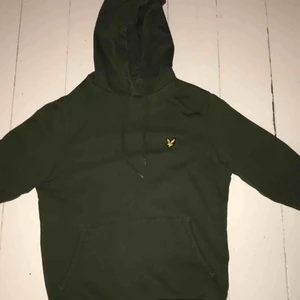  - Hej säljer denna tröja pga jag har växt ut den. Köparen står för frakten.