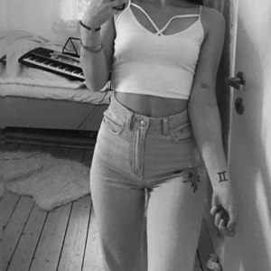  - Fina byxor från h&m som jag inte använder längre, fint skick! Frakt tillkommer🐲💞🌟