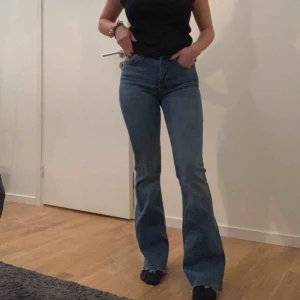  - Super sköna, aldrig använda bootcut jeans från Cubus, köpta för 500kr. Stretchiga.