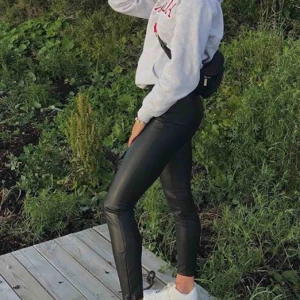  - Skinnbyxor dragkedja vid sidan, jättebra kvalitet 