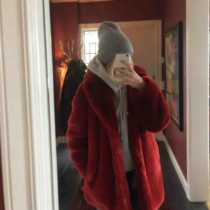  - En mycket varm och fin päls. 