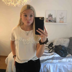  - Superfin tröja med utstickande tryck!!💖👊🏼 fraktar eller möts upp i Stockholm 