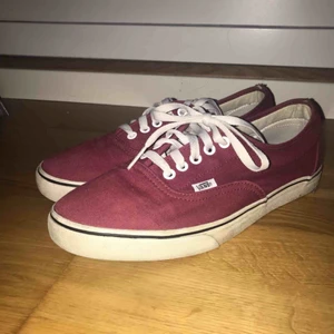  - Ett par as balla vans