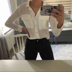  - jättesnygg skjorta från Zara, säljer pga använder aldrig