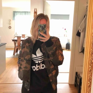  - Urban Classic jacka, aldrig använd. Mer som en M i storlek än S. Bud från 200. Köparen står för frakt 