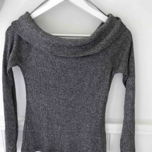  - Tröja i storlek S. Frakt tillkommer