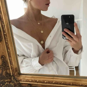  - Oanvänt halsband! Frakt tillkommer på 15kr. Finns även matchande örhängen, se sista bilden, paketpris för båda är 130kr! 