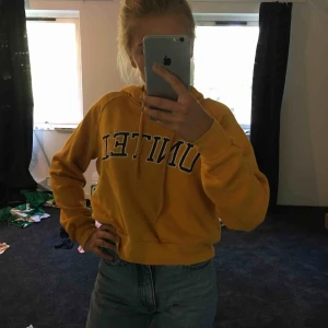  - Aldrig använd korpad hoodie 