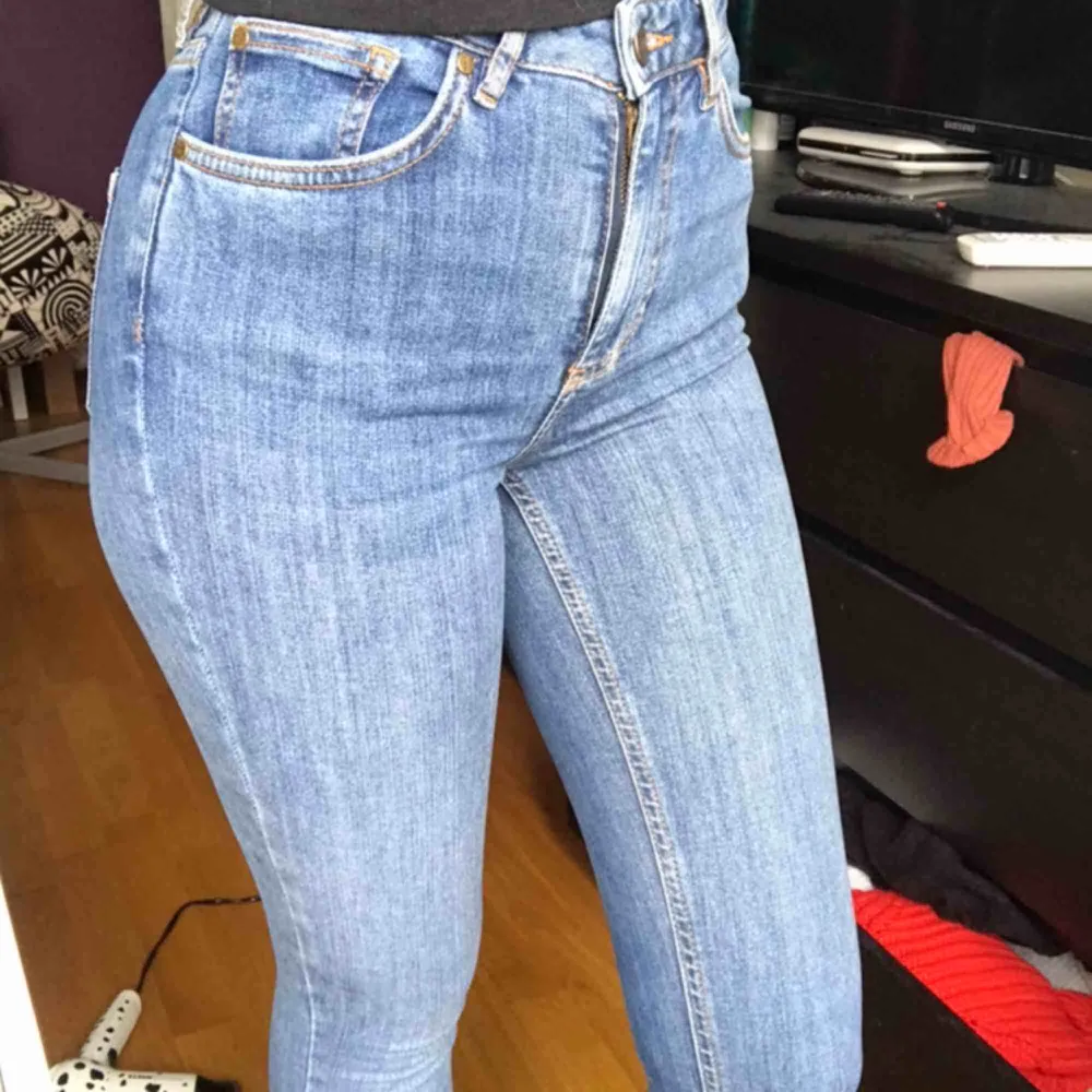 Supersnygga högmidjade jeans i modellen Hannah från Cubus! I princip oanvända. Strl 24/XS. Nypris 599kr. Jeans & Byxor.
