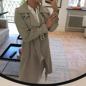  - Trenchcoat från Zara. Passar även S. Frakt tillkommer 63kr