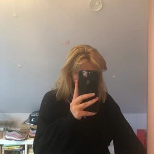 Monkitröja - Säljer tröja från monki med ballongärm. Säljer pga för liten. <3