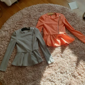 Kavajer från nelly 34/36 i fint skick. - Säljer kavajer från nelly strl 34 på gråa o 36 på den orangea. I fint skick. 150kr för bägge totalt. . Mötas upp i gbg alt fraktas mot avgift ❤