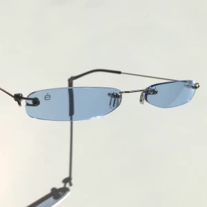 Smala blåa solglasögon 🦋 - Med UV400 ☀️ Säljer likadana i rosa! Frakt tillkommer. 🌷