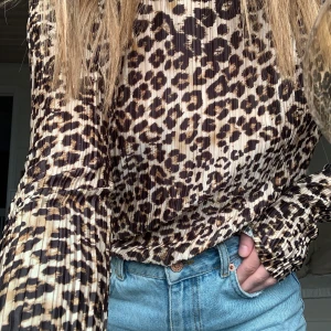 Nelly blus  - Blus/topp från Nelly i storlek S. Nyskick. Pris- 140kr