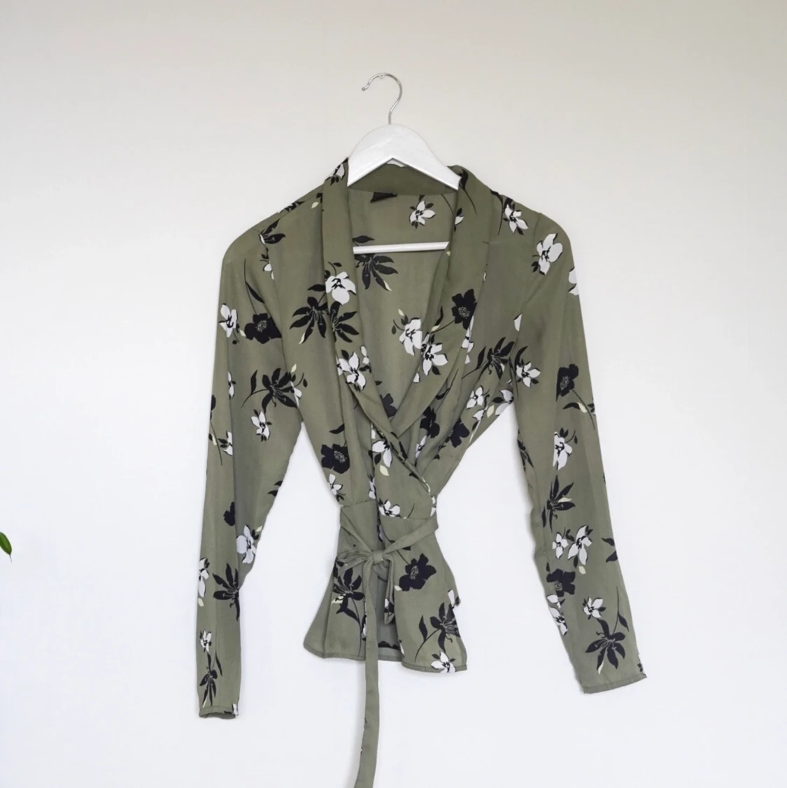 Wrap / omlott topp från Gina Tricot i 36