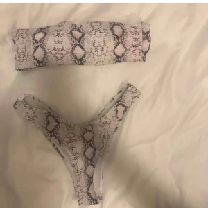 Badkläder - Säljer nu dessa badkläder då de är för litet för mig. Står Stl s men skulle säga mer som xs. 150kr inkl frakt