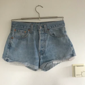 Levi’s shorts - Säljer mina Levis shorts för att dom tyvärr blivit för små💕 Köper står för frakten som ligger på 40kr.