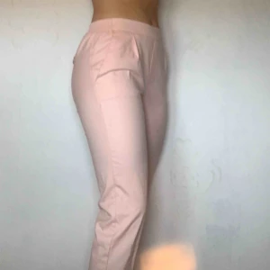  - Rosa tygkostbyxor från Pull & Bear. Använda max 5ggr. Kan skicka fler bilder! Fri frakt.