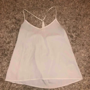  - Fint vitt linne, säljes då det inte kommer till användning längre🌺 storlek S