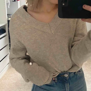  - Snygg stickad tröja från Nelly! Typ aldrig använd.  