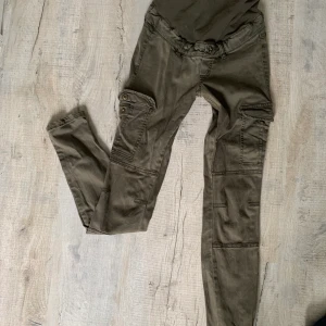 Mamma jeans str 34 - Mamma jeans oanvända str 34