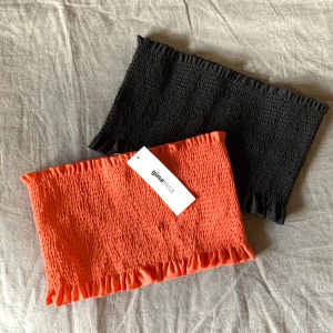 Bandeau toppar  - ❌ 120kr ink frakt vid snabb affär, först till kvarn!  Två helt nya bandeautoppar från Gina Tricot i storlek M men passar bra på S-L beroende på hur man vill att den ska sitta🧡🖤 150kr ink frakt för båda eller 90kr st ink frakt 