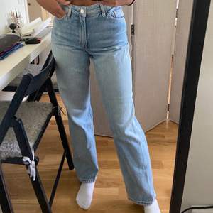 Snygga o trendiga jeans från monki som jag säljer för att jag redan har ett par liknande