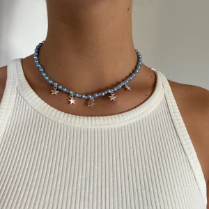 Halsband pärlor  - Handgjort halsband!                                                             Halsbandet är justerbart och priset är 80kr inkl frakt!         Följ mina. Smycken på instagram för mer!! 🦋✨🌟