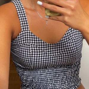 Rutig topp!!! - Storlek xs-s som knappt är använd, köparen står för frakten💖💖