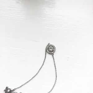 LILY & ROSE ARMBAND - Fint armband från Lily and rose, nypris Ca 300.      JAG BJUDER PÅ FRAKTEN