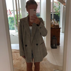 Zara Blazer  - Mönstrad blazer från Zara i storlek S. Använd men väldigt fint skick! (Frakt inkluderat i priset)