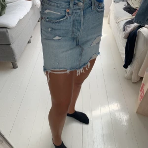 Levis kjol - Levis kjol i storlek 24. Köpare står för frakten!